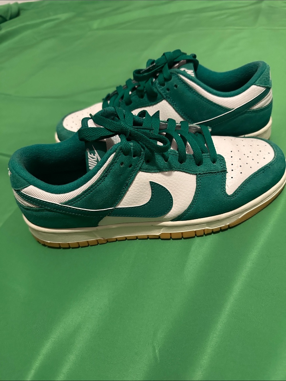 Nike Dunk Low SE "Malachite" sneakers, 9.5 - Picture 13 of 15